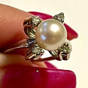 Vintage Ladies 14k White Gold Ring w 8.2mm Genuine Pearl & 4 rnd Diamond Accents